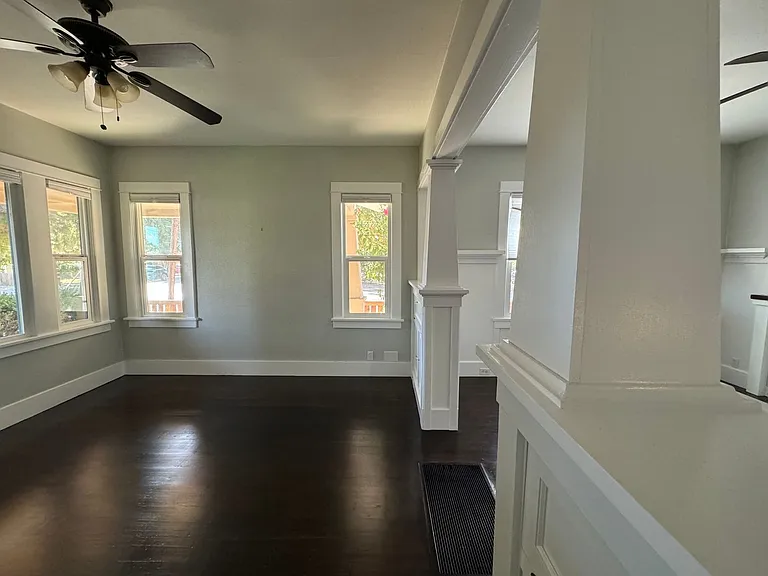 498 Johnston St — Photo 5