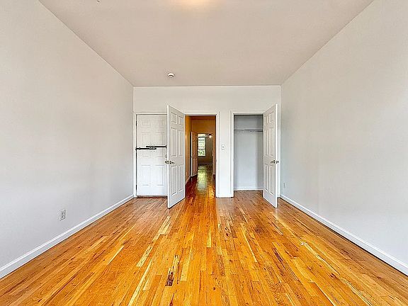 3rd image of 959 Metropolitan Ave APT 3L