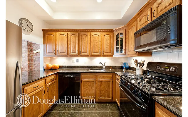 Rented by Douglas Elliman | media 16