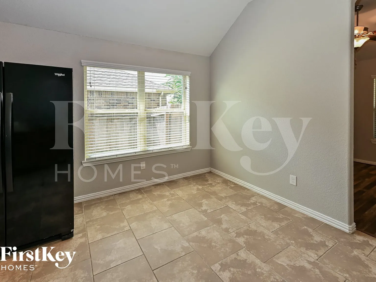 4 bed, 2.0 bath, 1994 sqft, $2,565 — Photo 4
