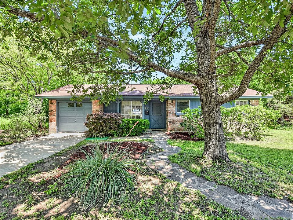 1st image of 804 Emerald Wood Dr