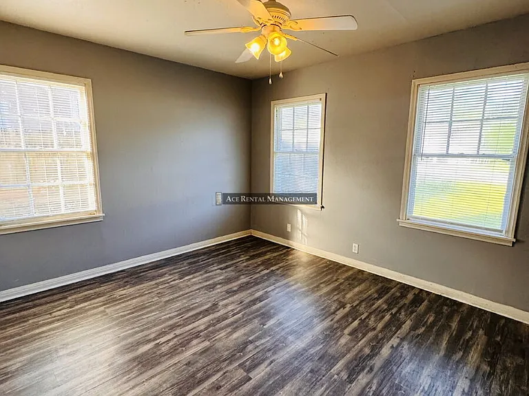 4478 Dallas Ave — Photo 9