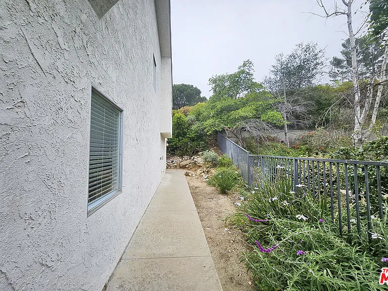 2251 Maurice Ave — Photo 6