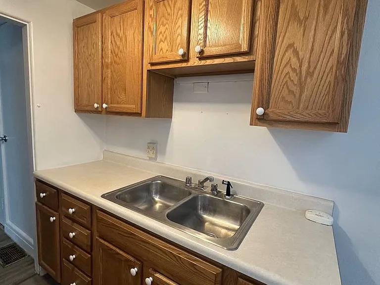 1512 E Gardner Ln — Photo 1