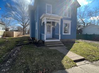 117 S Pine St APT B, Washington, IL 61571