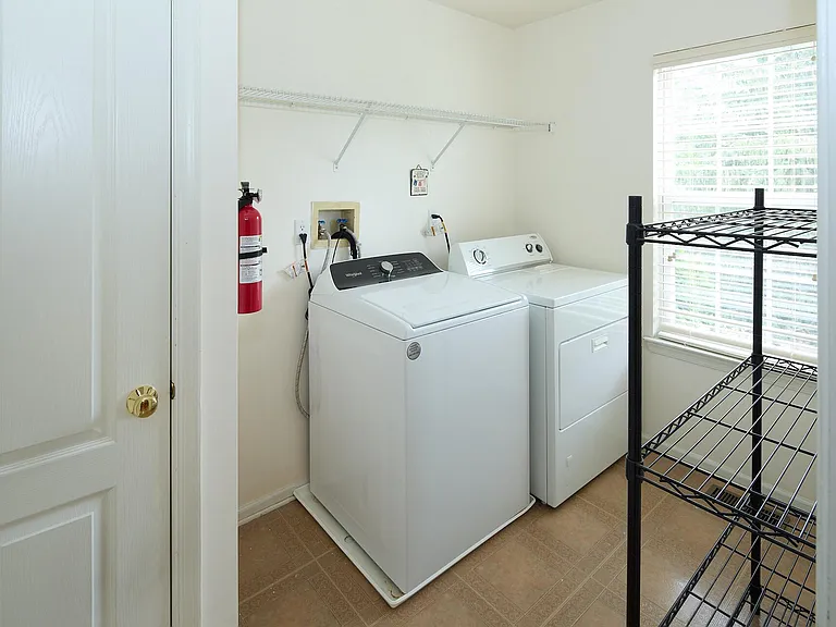 3604 Carriage Ct N — Photo 8