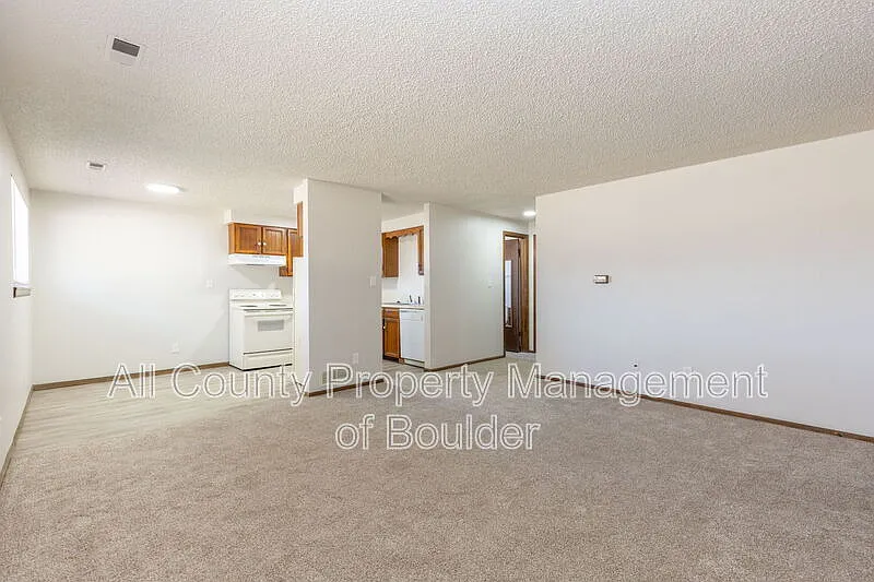 Building Photo - 1611 Warren Ave #2