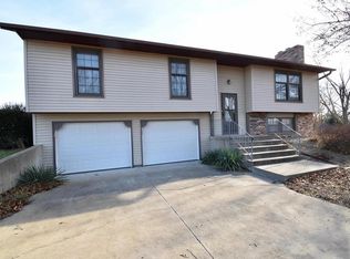 6574 Rock Creek Dr, Ozawkie, KS 66070