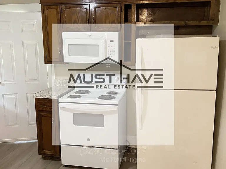 202 Newland Pl NW — Photo 3