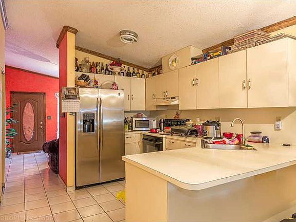 4th image of 8762 NW 112th St