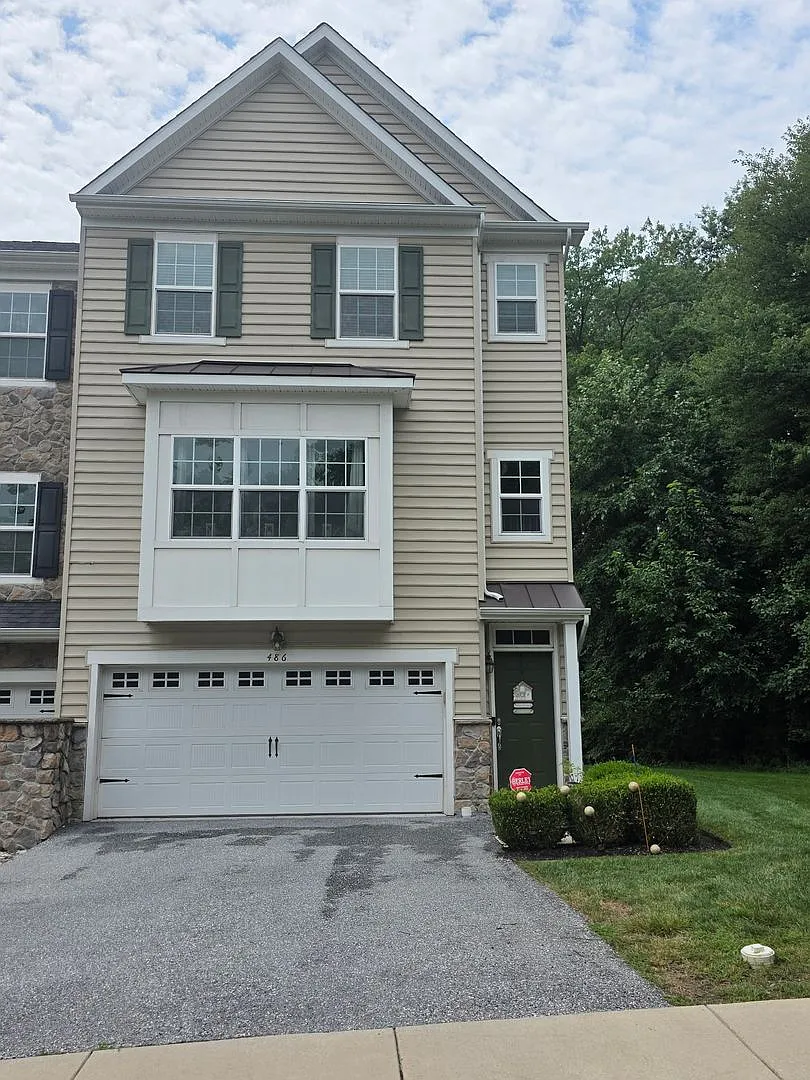 Hudson Village Community — Photo 1