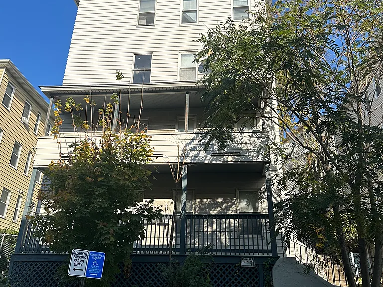 E Central St — Photo 10