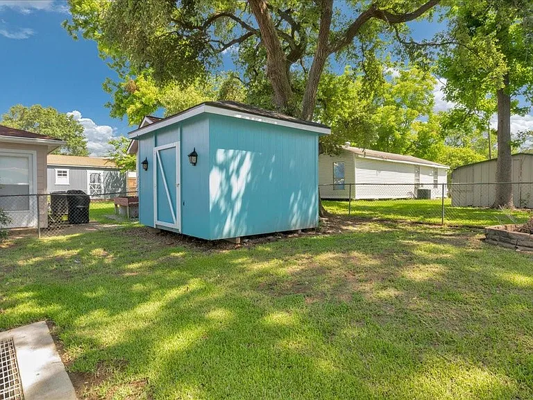 683 Water View Dr — Photo 34