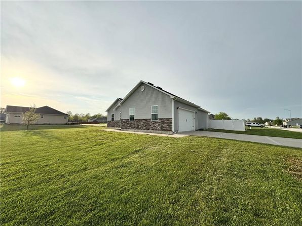 1177 SE 185th Rd, Knob Noster, MO 65336