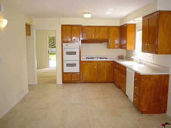 Eat-In Kitchen