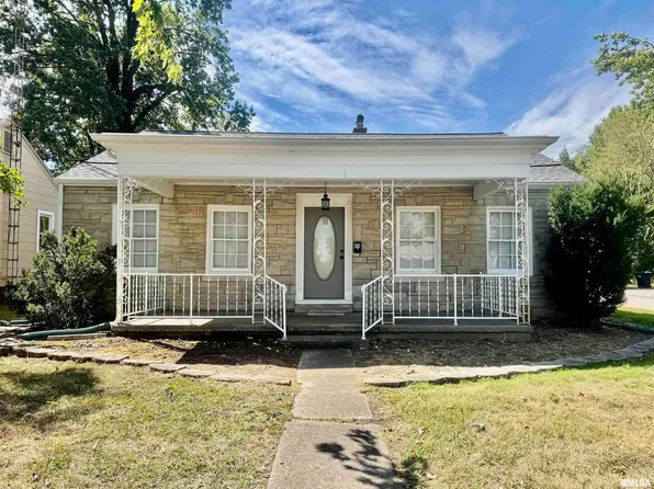 441 N Ohio Ave, Salem, IL 62881