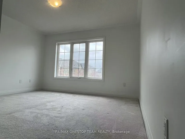 24 Pennine Dr — Photo 21