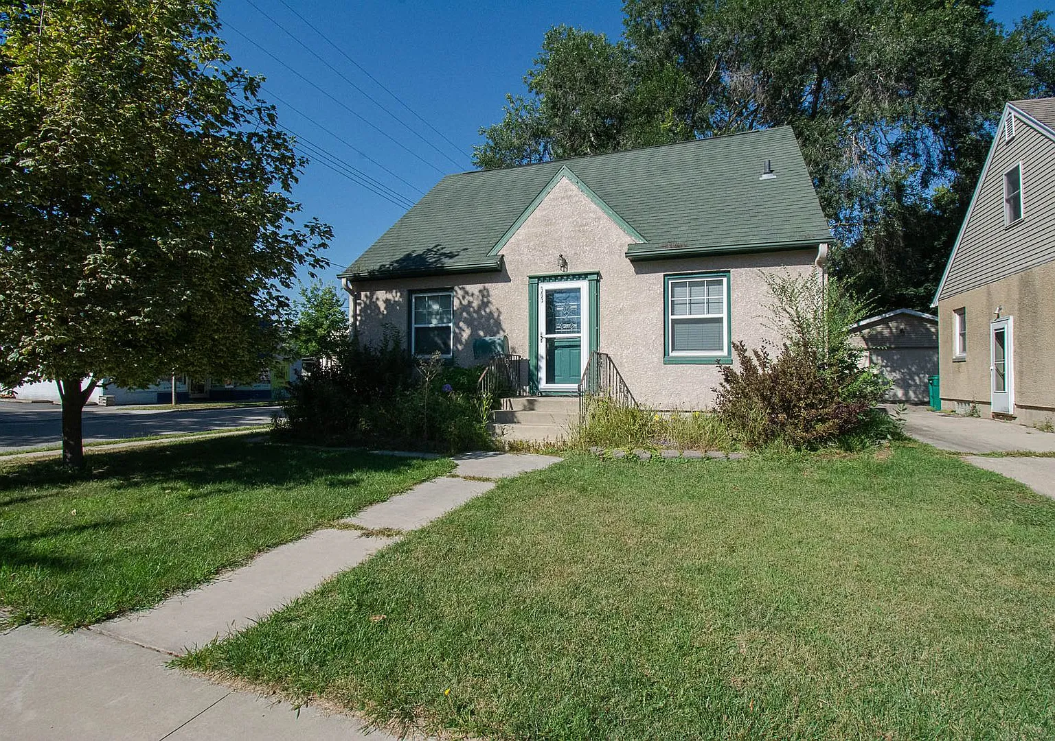 Charming 3-Bedroom 1-Bath Home Available For Rent — Photo 1