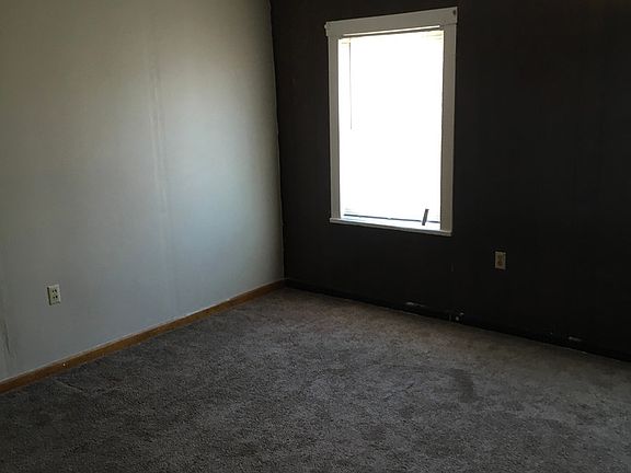 5th image of 426 10th St W #426