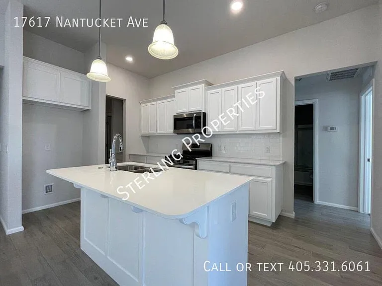 17617 Nantucket Ave — Photo 2