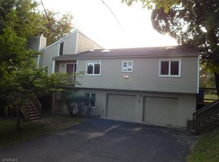 8 Allerton Rd, Lebanon, NJ 08833