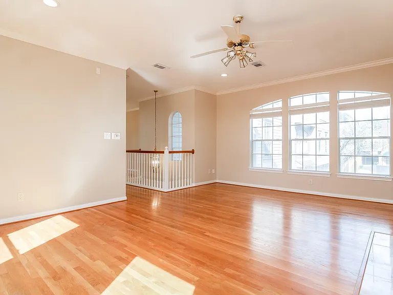 1414 Crocker St — Photo 4