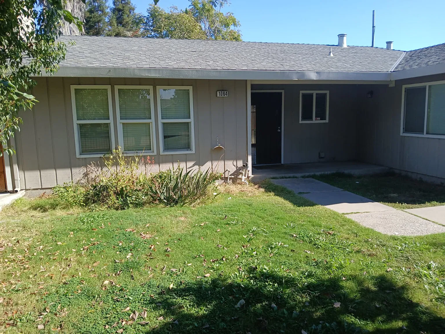 3 bed, 1307 sqft, $2,100 — Photo 1