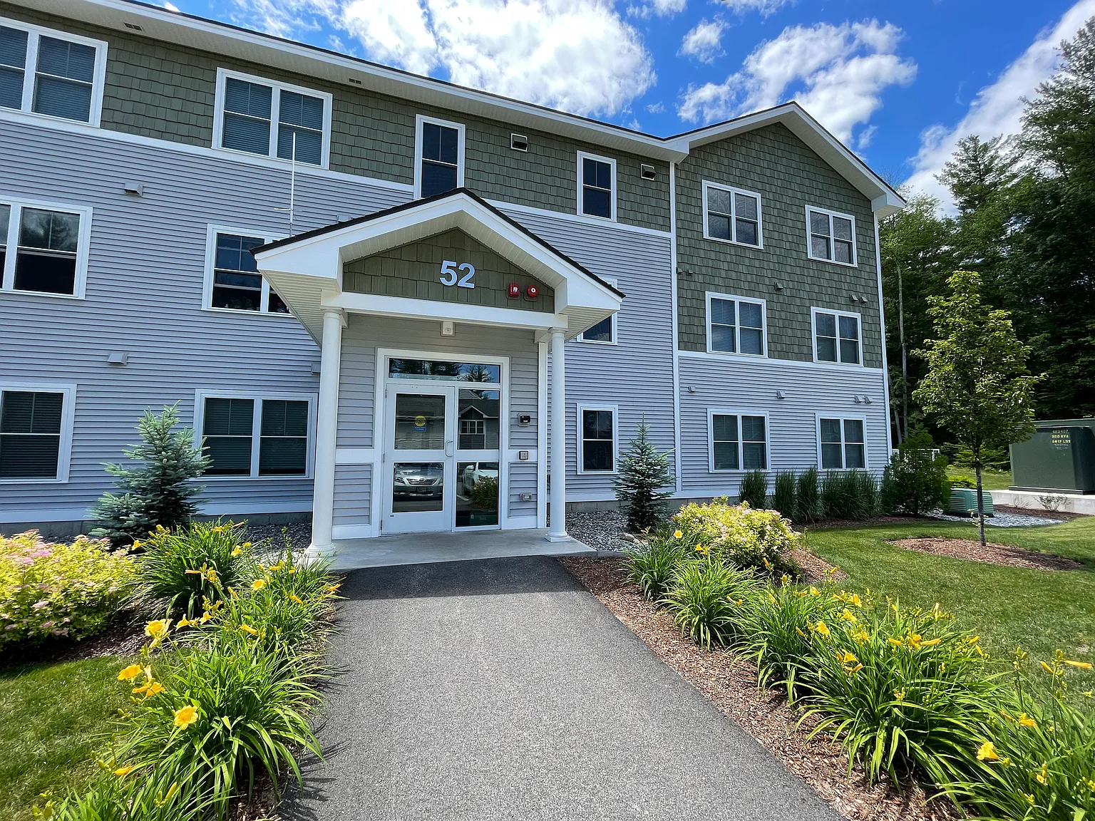 The Ridge at Eastern Trails Apartments — Photo 4
