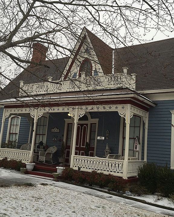 1st image of 672 E Boswell St