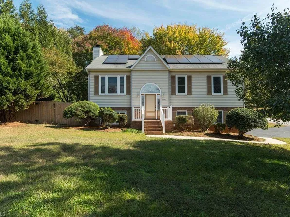 5200 Buckley Forest Trl, Walkertown, NC 27051