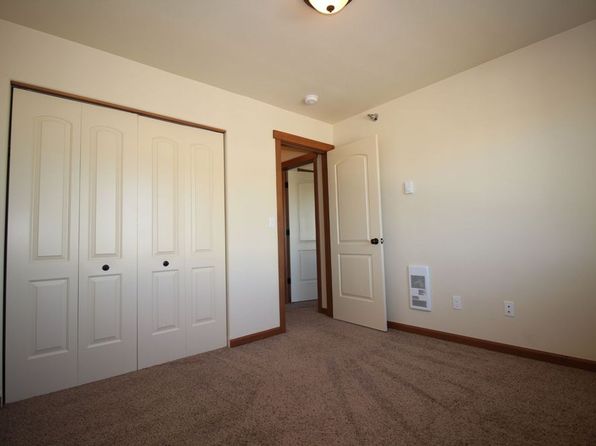 3801 Crossing St SW, 3801 Crossing St SW UNIT J, Minot, ND 58701