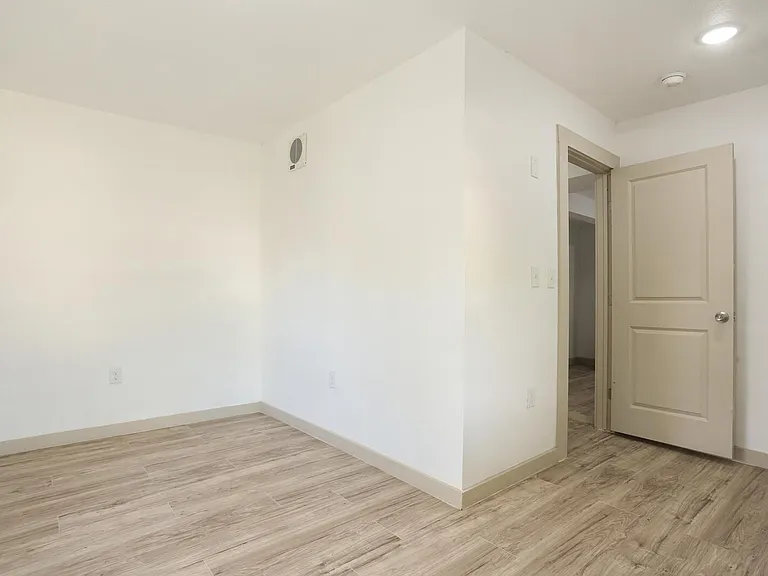 2004 Monterey St #1-2-4 — Photo 17