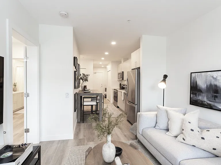 717 Como Lake Ave — Photo 32