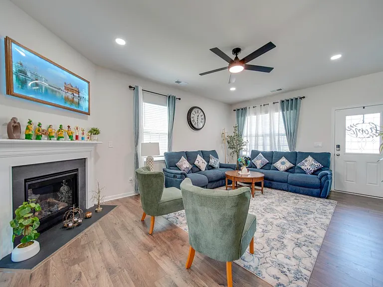 9609 Margrave Dr — Photo 32