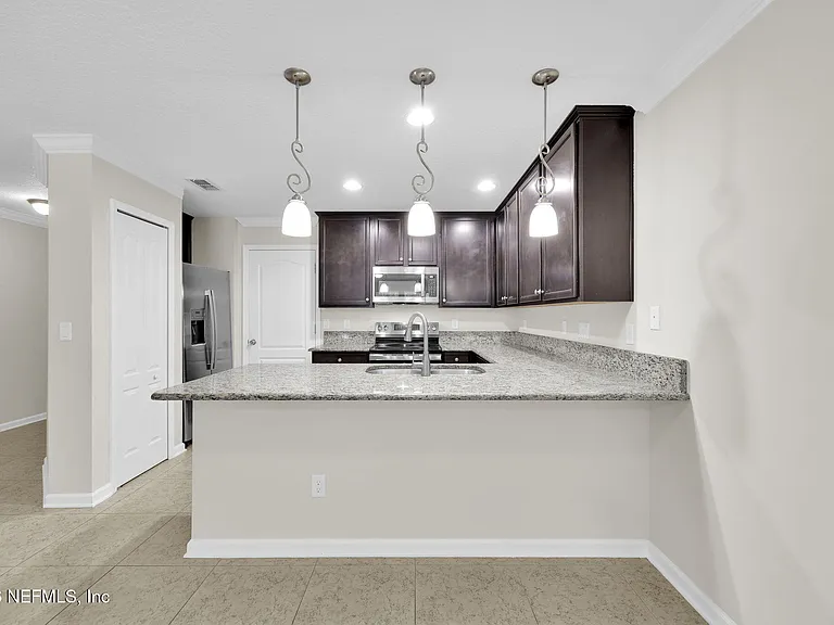 452 Walnut Dr — Photo 10