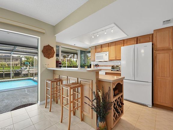 2nd image of 4444 Lakeside Ave