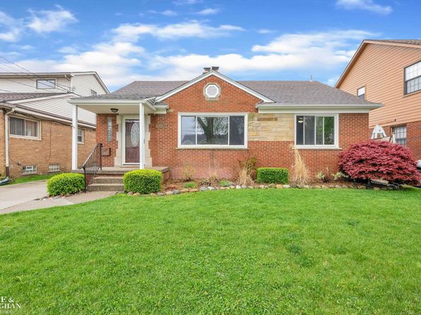 23310 Clairwood St, Saint Clair Shores, MI 48080