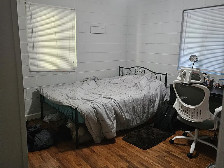 102 E Longview St — Photo 5