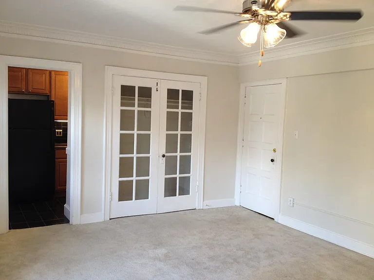 Carlyle Apartments — Photo 24