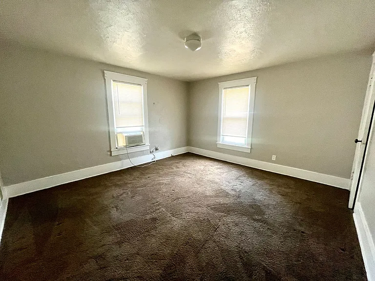 427 Smith Ave NW — Photo 2