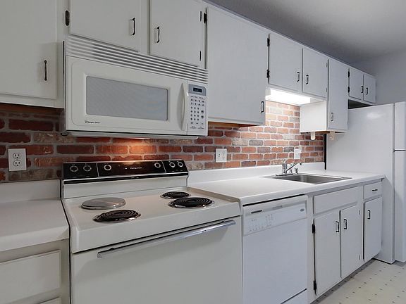 4th image of 8 Saint James Place #803