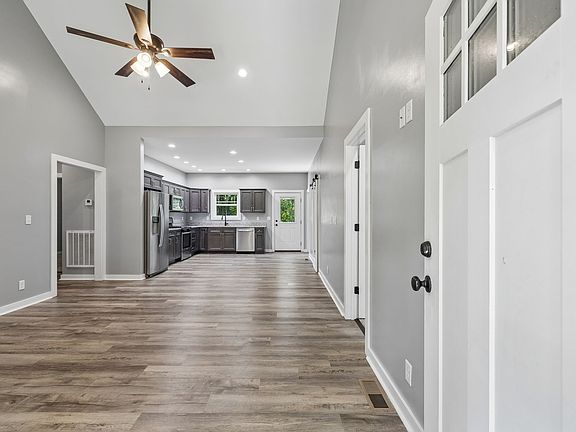 4th image of 567 McElhiney Rd