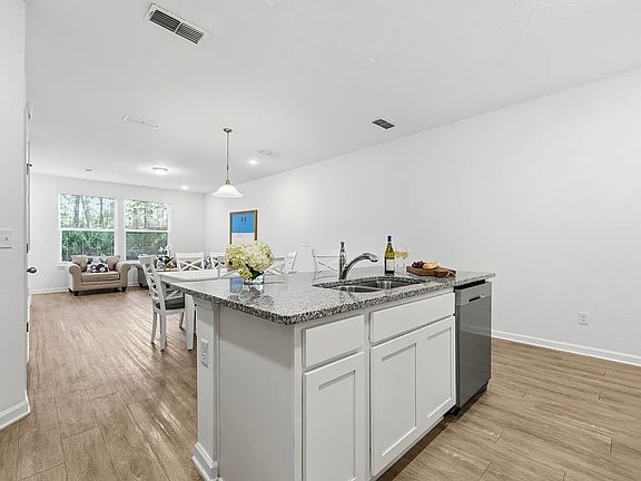 4th image of 38 Park Ridge Rd