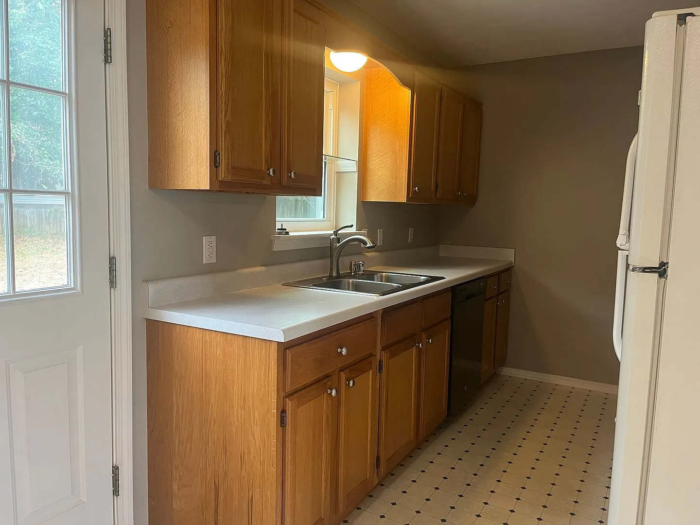 Beautiful 3 bedroom 1.5 Bath home — Photo 3