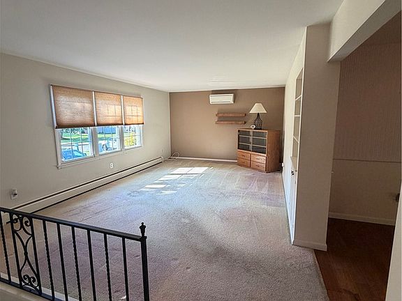 3rd image of 92 Hollybrook Rd