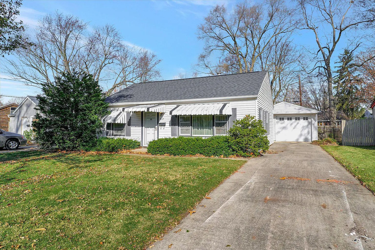 912 E Fairlawn Dr photo 1