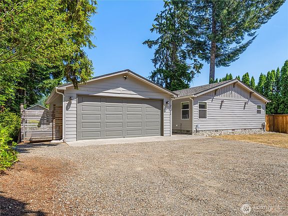 2nd image of 314 NW Rhododendron Drive