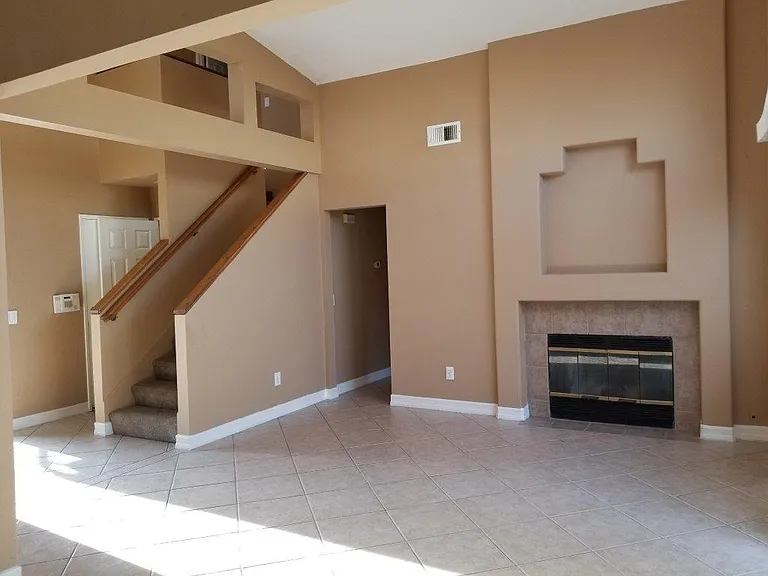 1582 Fox Run — Photo 3