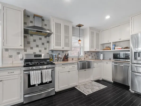 5036 Richmond Dr, Edina, MN 55436