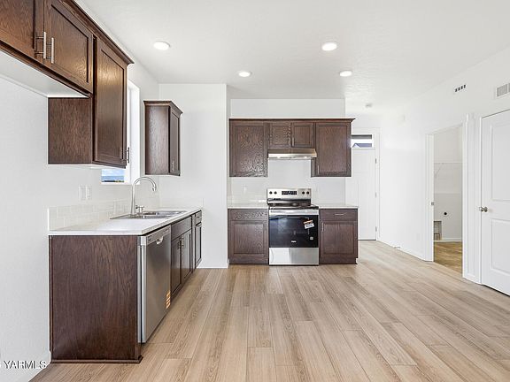 4th image of 501 Amberly Ln
